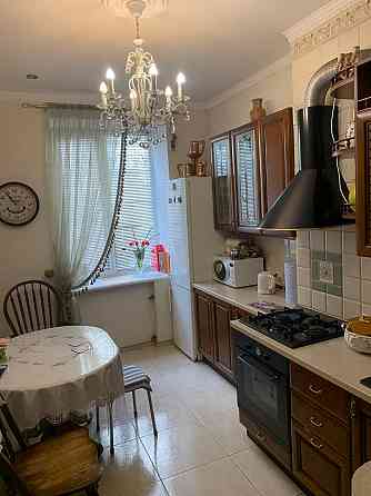 Продаю четырёхкомнатную сталинку на бульваре Пушкина. Донецк