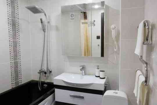 Сдается квартира на набережной, можно командировочным, военным, без детей. 50-летия ссср 112, рядом Донецк