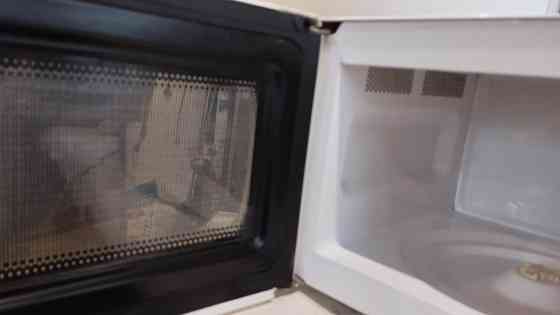 маленькая микроволновка ELENBERG в рабочем состоянии Донецк