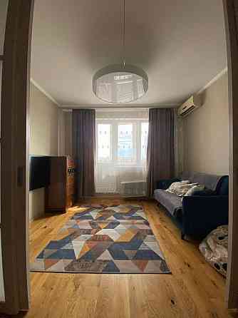 Сдам Просторную однокомнатную квартиру на Донецк Сити Донецк