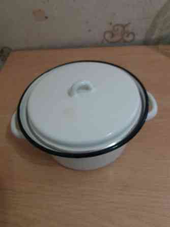 Продам кастрюлю эмалированную 1,8 л Донецк