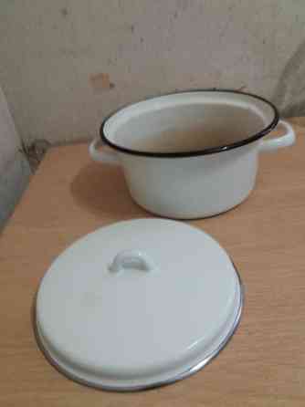 Продам кастрюлю эмалированную 1,8 л Донецк