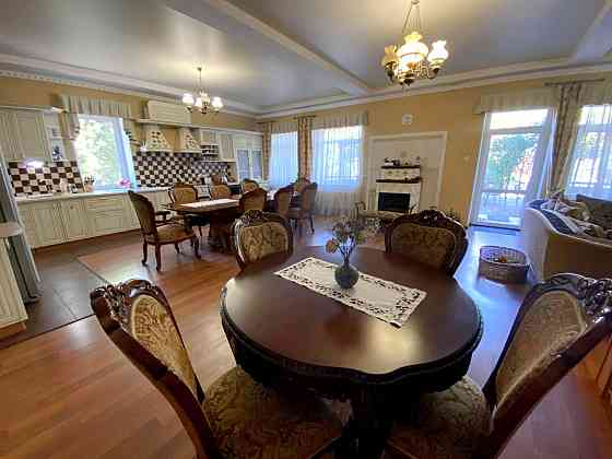 Продаётся жилой 3-х этажный дом в районе крытого рынка, пр. Ватутина Донецк