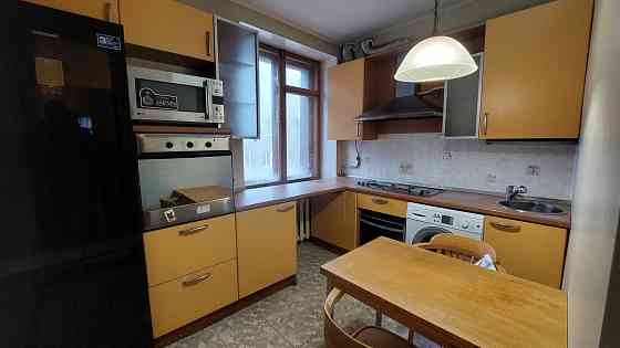 Продам 4-комнатную сталинку 92 м2 в центре Донецка. Донецк