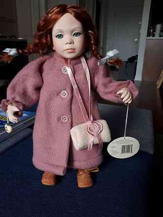 Продам коллекционную куклу Луганск