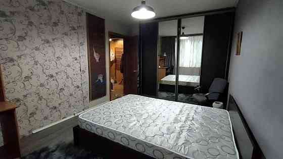 Сдаётся хорошая уютная квартира в Ворошиловском район, расположенная рядом с ДонГу. Донецк