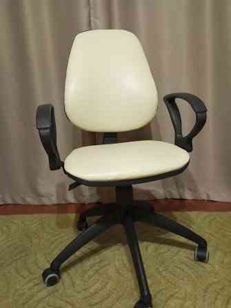 Офисный стул со спинкой Макеевка