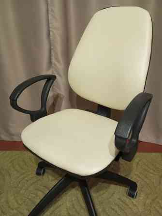 Офисный стул со спинкой Макеевка