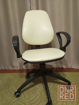 Офисный стул со спинкой Макеевка - изображение 1