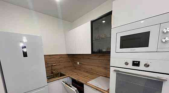 Сдаю шикарную однокомнатную квартиру в Ворошиловском районе Донецка по адресу: улица Артёма, 90 Донецк