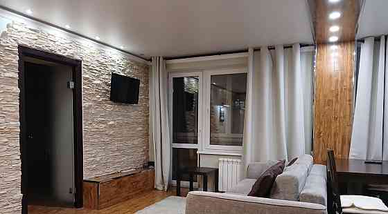 Сдается шикарная двухкомнатная квартира в Ворошиловском районе Донецка напротив Филармонии. Донецк