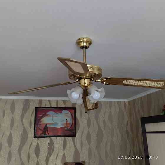 Продам люстру-вентилятор Макеевка