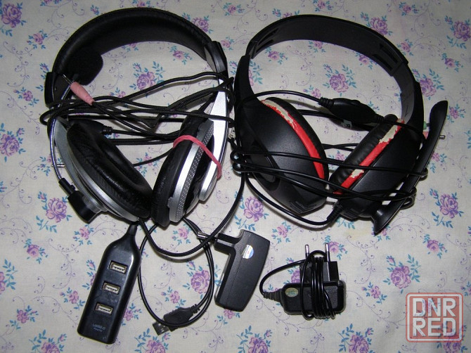 Наушники с микрофоном под ремонт (2 шт.), USB-Hub (рабочий) Макеевка - изображение 1