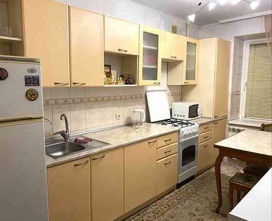 в приморском районе сдаётся трёхкомнатная квартира с удобной планировкой Мариуполь