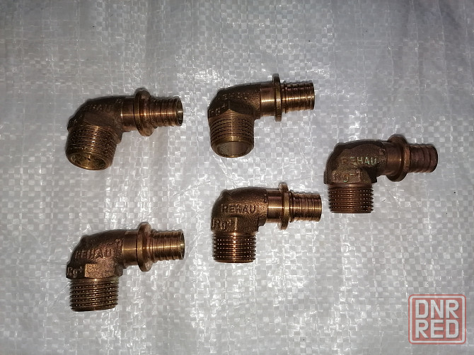 Уголок-переходник с наружной резьбой 16-r 1/2 rg + rehau (germany). Стаханов - изображение 3