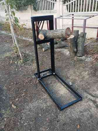 Металлический держатель дерева для распиливания дров Макеевка