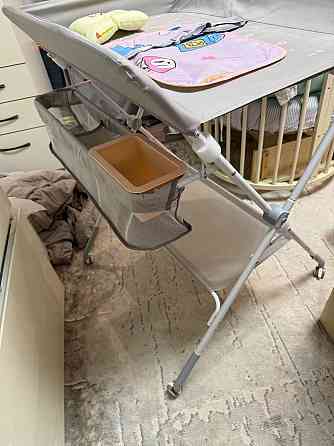 Продам столик для новорожденных Happy time незаменимый в идеальном состоянии Донецк