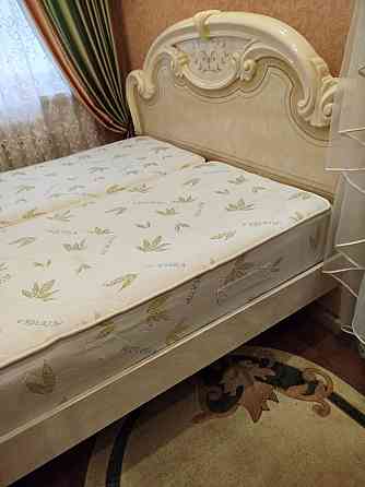 Продам двухспальную кровать б/у, 160х200 с матрасами Макеевка