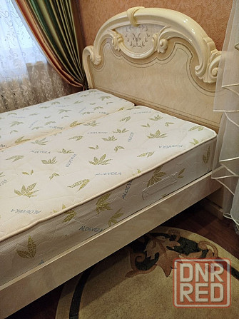 Продам двухспальную кровать б/у, 160х200 с матрасами Макеевка - изображение 2