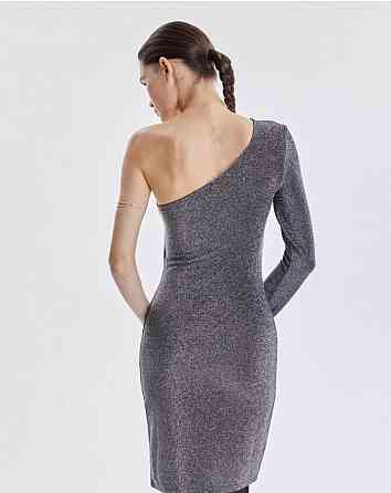 Серебристое платье из велюра с акцентным вырезом Донецк