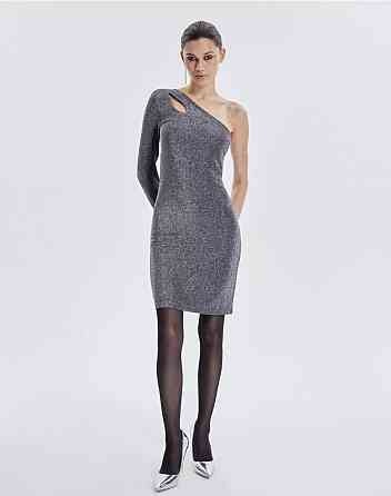 Серебристое платье из велюра с акцентным вырезом Донецк