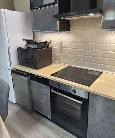 Сдаю студию в Буденовском районе Донецка по адресу: улица Независимости, 11 Ориентир: Караван. Донецк