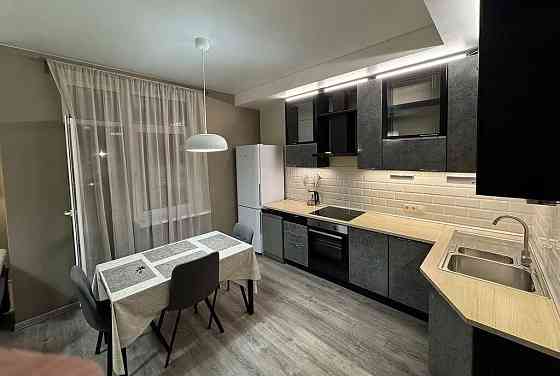 Сдаю студию в Буденовском районе Донецка по адресу: улица Независимости, 11 Ориентир: Караван. Донецк