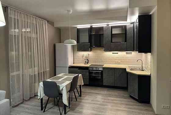 Сдаю студию в Буденовском районе Донецка по адресу: улица Независимости, 11 Ориентир: Караван. Донецк