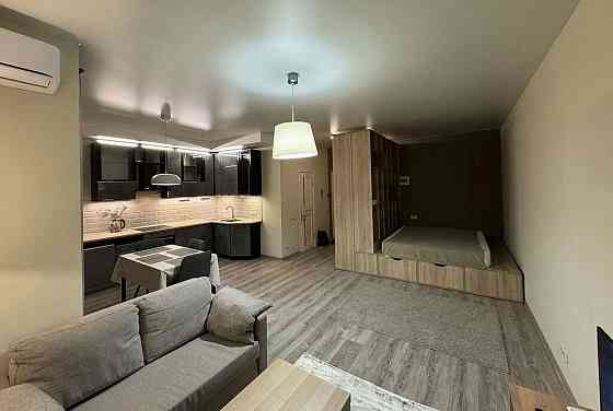 Сдаю студию в Буденовском районе Донецка по адресу: улица Независимости, 11 Ориентир: Караван. Донецк