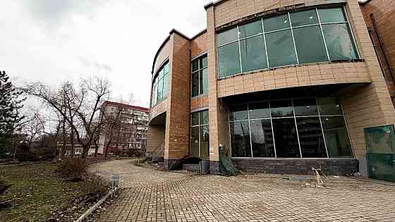 Предлагаем аренду престижное здание 3066,5 м², расположенное в самом сердце Донецка. Торговый центр! Донецк