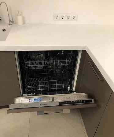 Сдаю двухкомнатную квартиру в Ворошиловском районе напротив Филармонии. Донецк