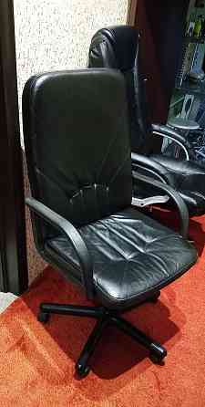 Компьютерное кресло. кожа. Донецк