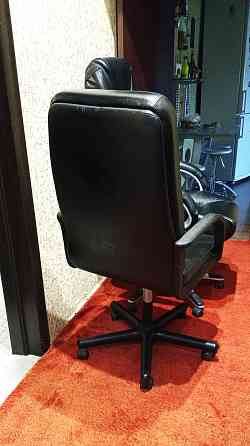 Компьютерное кресло. кожа. Донецк