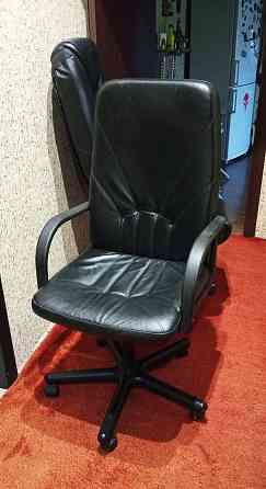 Компьютерное кресло. кожа. Донецк