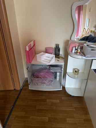 Тумбочка с двумя стеклянными распашными дверцами Донецк