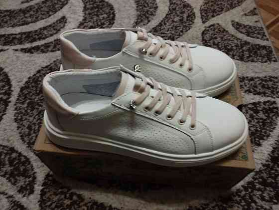 Продам новые кожаные мокасины 39р , по стельке 25,5см Донецк