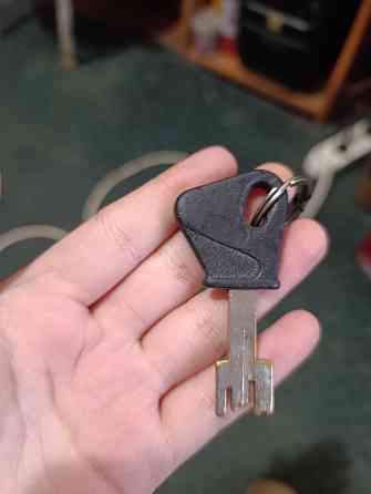 Найдены ключи Донецк бульвара Шевченко 27 возле здания Диос Донецк