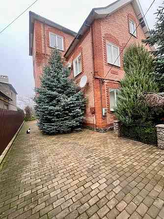 Продается большой, добротный, трёх уровней дом. Мариуполь