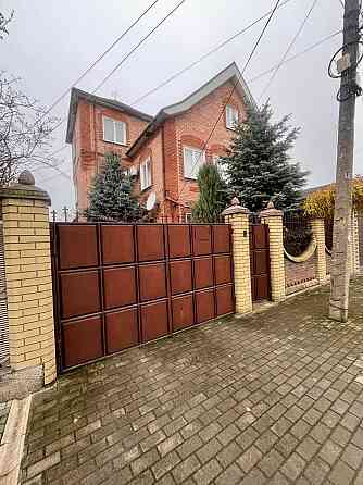 Продается большой, добротный, трёх уровней дом. Мариуполь