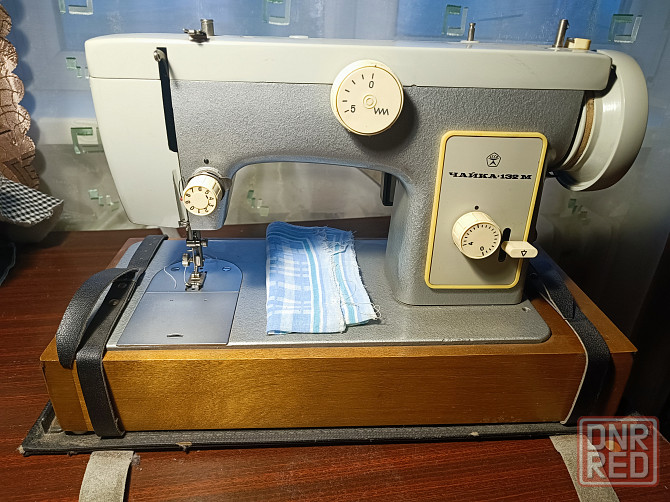 Швейная машинка Чайка (с зигзагом). Электропривод. Настроенная (садись и шей) Донецк - изображение 1
