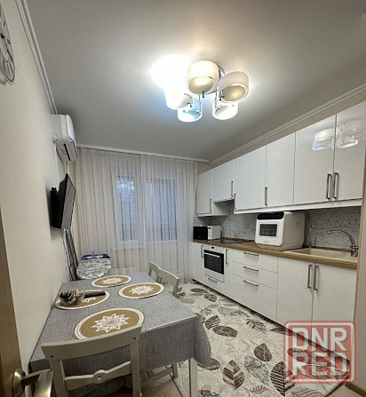 Сдаю двухкомнатную квартиру в Ворошиловском районе Донецка, по адресу: Школьный Бульвар 21. Донецк - изображение 1