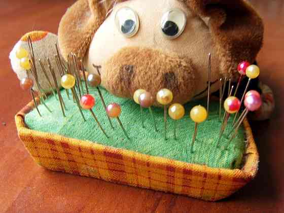 Подушечка с иголками и булавками Донецк