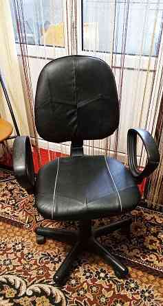 Компьютерное кресло. кожа. Донецк