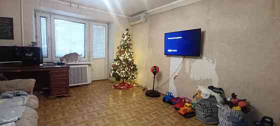 Продам 4-х комн в Калининском р-не, пр. Ильича, Молоко. Две лоджии. Два лифта. Вода по графику! Донецк