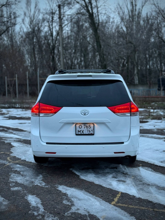 Продам Toyota sienna Донецк
