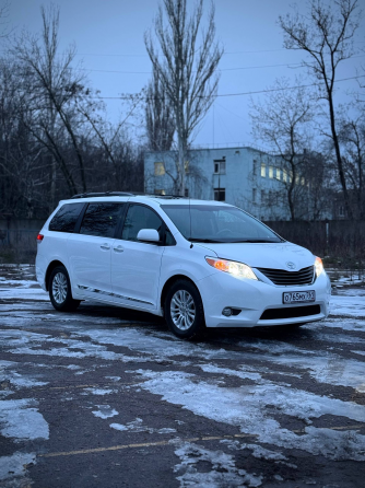 Продам Toyota sienna Донецк