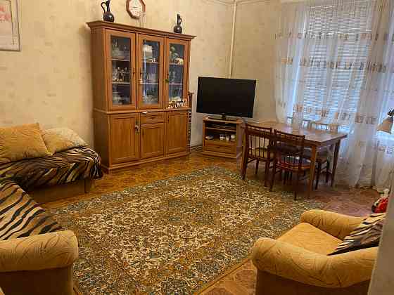 Продам в центре 3 комнатную сталинку Донецк