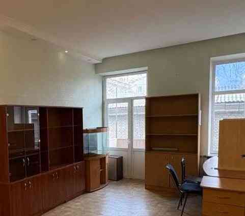 Продается офис 79,7 кв. м. а самом Центре г. Донецка ул. Артема Донецк