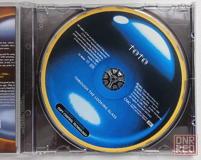 Toto (2002) Through The Looking Glass - CD, Россия, неоф. Макеевка - изображение 3