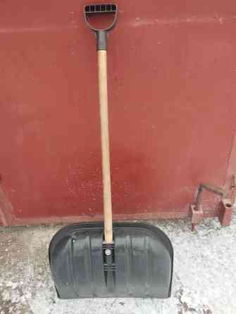 Продам пластик лопата под снег. Донецк